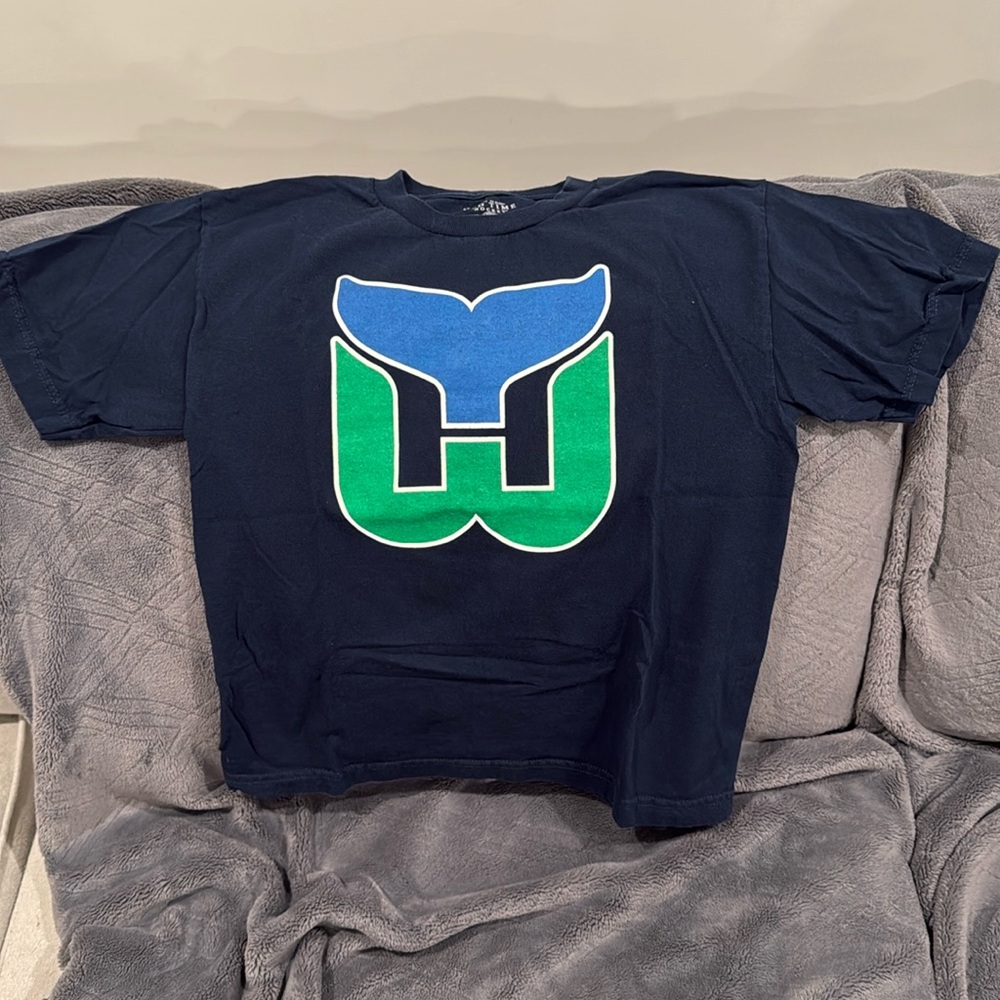 Hartford Whalers Hockey T-shirt youth Large